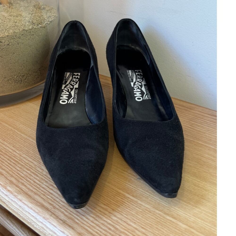 Salvatore Ferragamo Black Suede Kitten Heels Size 6.5B Pointed Toe Classic Pumps